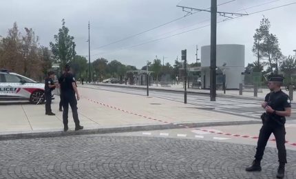 Allarme al Media Press Center di Parigi, perimetro transennato