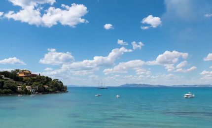 Turismo, ad agosto flussi in aumento ma pesa l'inflazione