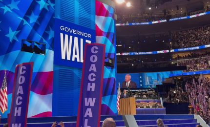 Usa, &ldquo;Coach Walz&rdquo; accetta la candidatura Dem a vice di Kamala Harris