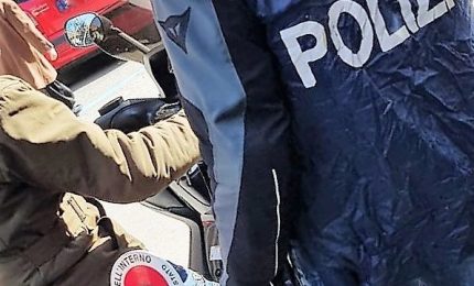 Sfreccia su uno scooter con 4 chili di hashish, donna &ldquo;corriere&rdquo; arrestata a Palermo