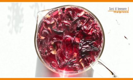 Sorsi di benessere - Una tisana al karkad&eacute;, alleato della salute