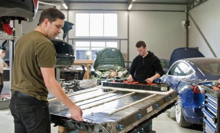 Auto elettriche, la risposta &egrave; nel riciclo, ma l&rsquo;Europa rischia