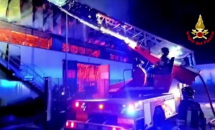 Como, incendio in azienda di metalli. Fuoco spento nella notte
