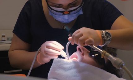 Implantologia dentale, attenzione ai "procuratori d'affari" all'estero