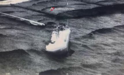 Maltempo, nave cipriota arenata sulla costa di Marina di Massa