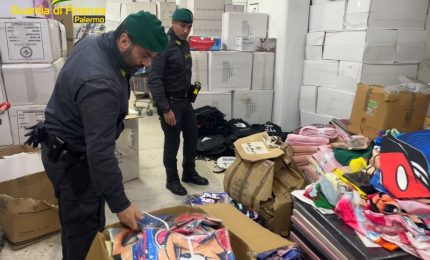 Palermo, pubblicizzavano abbigliamento e accessori contraffatti sui social e poi li vendevano nei negozi. Tre denunciati