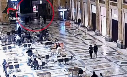 Aggredisce e rapina anziana a Napoli, arrestato 59enne