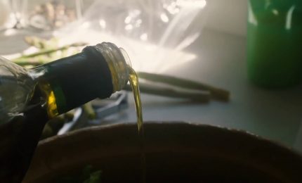Olio extravergine amato dagli italiani nonostante il caro prezzi