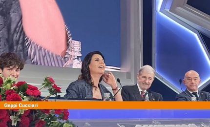 Geppi Cucciari &ldquo;Un bacio alla Meloni? Lo mando col braccio di Elodie&rdquo;