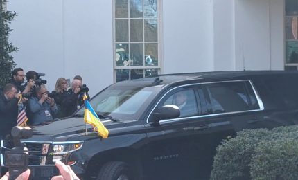 Zelensky lascia la Casa Bianca dopo la lite con Trump