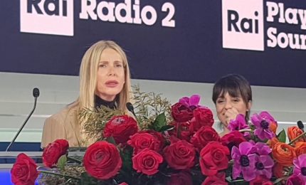 Sanremo, Alessia Marcuzzi canta Luis Miguel in conferenza stampa