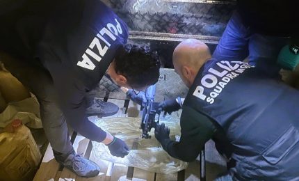 La Polizia scopre un arsenale di armi a Gela, arrestato un cinquantenne