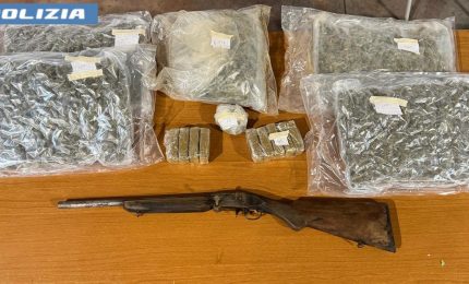 In una grotta a Catania trovati 6 chili di droga ed un fucile