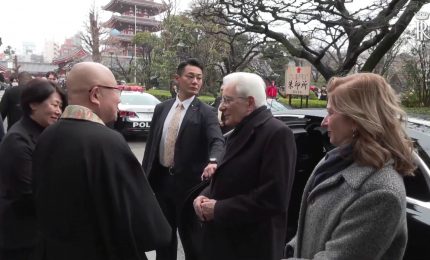 Giappone, Mattarella visita il tempio buddista Senso-ji