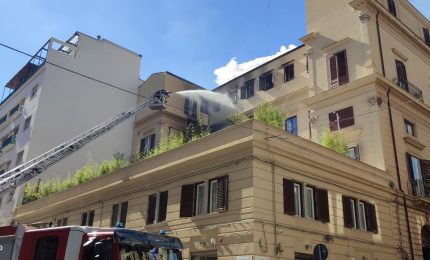 Incendio in appartamento a Palermo, sgomberato edificio