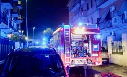 Incendio nella notte a Palermo, una persona ustionata