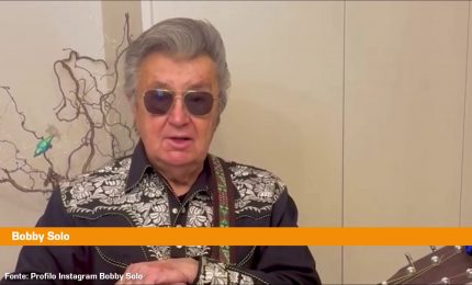 Bobby Solo sviene al concerto dei suoi 80 anni, sui social "Sto bene"
