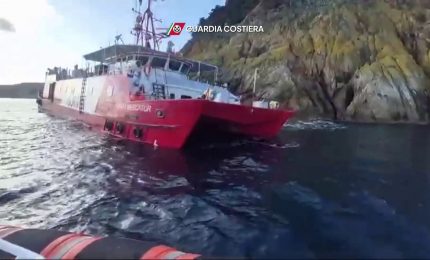 Nave oceaonografica si incaglia all'Isola Elba, salvate 11 persone