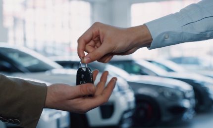 Immatricolazioni auto in calo anche a Febbraio