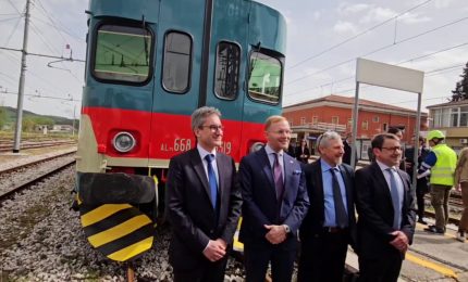 Treni, nelle Marche viaggi green con automotrici storiche rigenerate