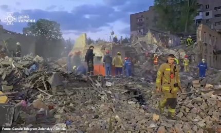 Nella notte massicci bombardamenti su Kiev, quasi 100 i civili colpiti