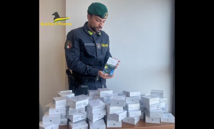 Prodotti Apple contraffatti in vendita sui social, 8 denunciati a Palermo