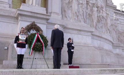 25 aprile, Mattarella depone corona d'alloro all'Altare della Patria