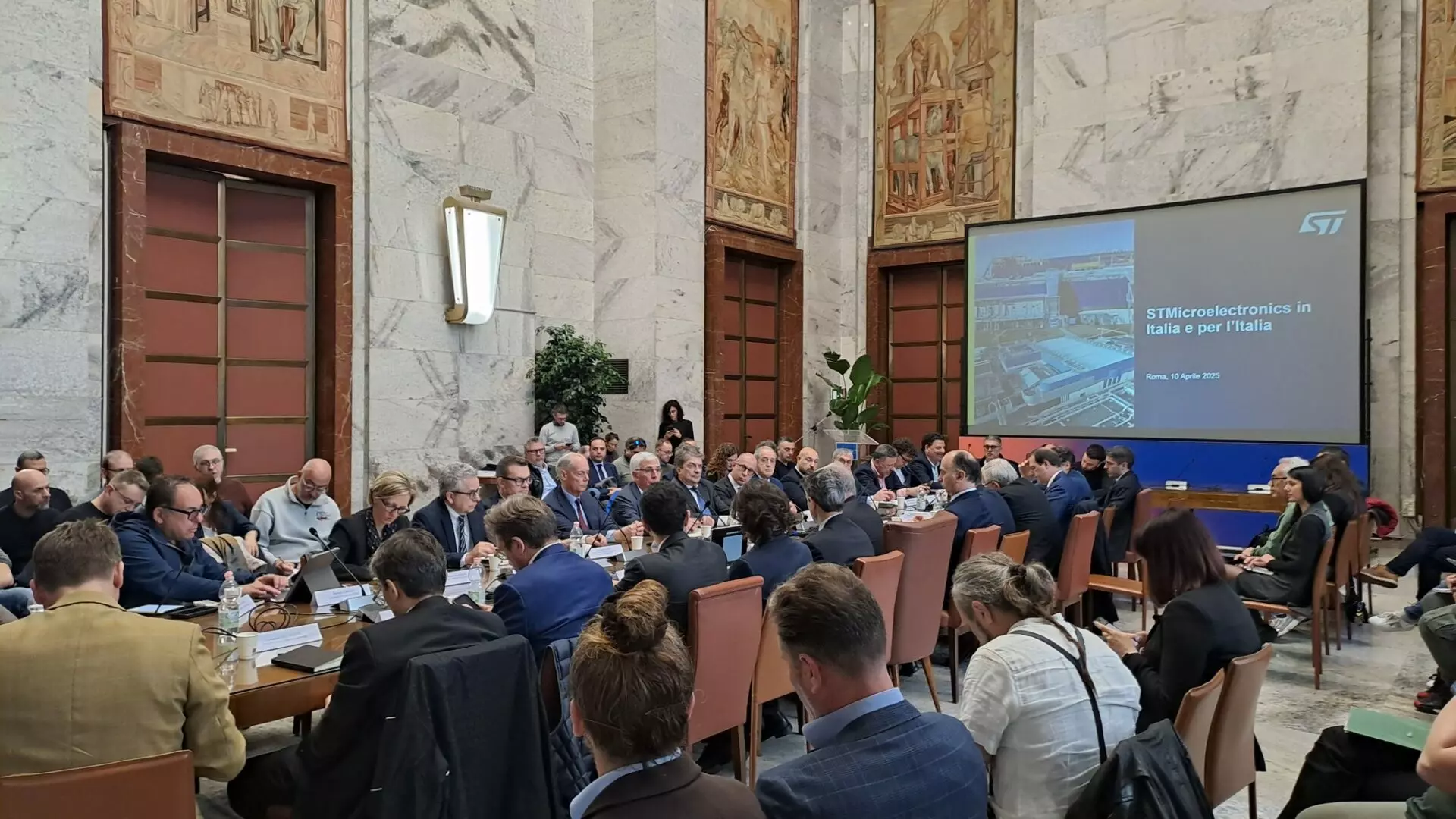 Stm presenta piano industriale, Urso &ldquo;Ora i tavoli&nbsp;tecnici&rdquo;