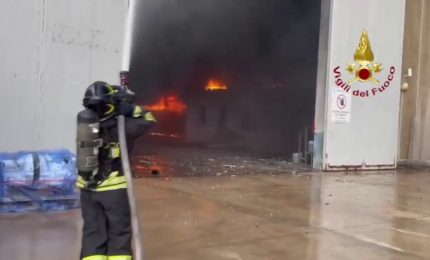 Incendio in un cantiere nautico a Olbia