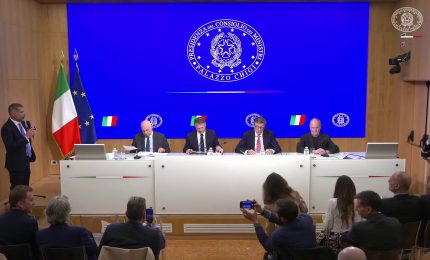 Def, via libera dal Consiglio dei ministri. Crescita del Pil dimezzata