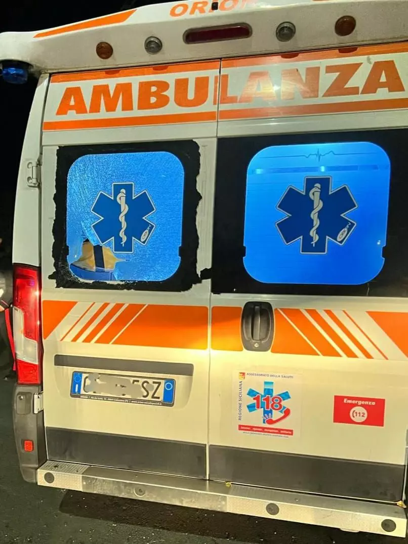Omicidio a San Gregorio, danneggiata un&rsquo;ambulanza del 118