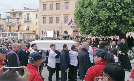 Misilmeri si ferma per l'ultimo saluto a Sara