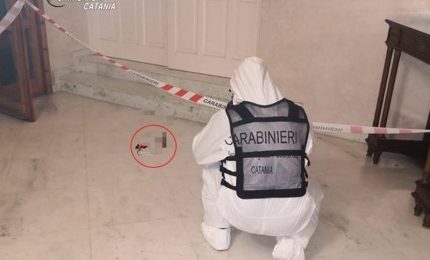 Tragedia nel Catanese, spara e uccide il figlio durante una festa