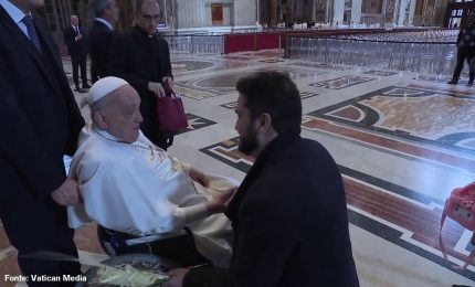 Papa Francesco prega a San Pietro per la Domenica delle Palme