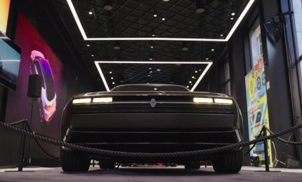 Renault , passato e futuro si fondono nella R17 Electric Restomod