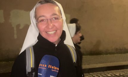 I fedeli dopo la fumata nera "Grande emozione, aspettiamo nuovo Papa"