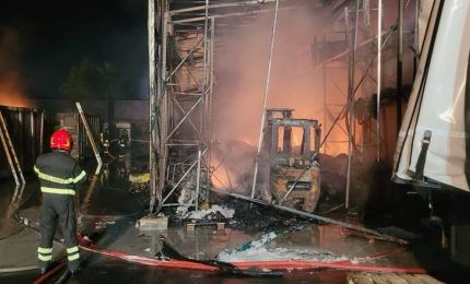 Incendio in un impianto di trattamento rifiuti speciali nel palermitano, nessun ferito