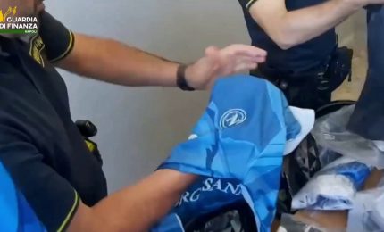 Sequestrati oltre 20 mila articoli con falso marchio del Napoli
