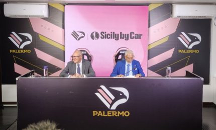Sicily by Car nuovo main partner del Palermo, il logo sulla maglia rosanero