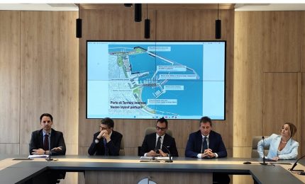 Operativo il terminal container al porto di Termini Imerese, Monti &ldquo;Scritta nuova pagina&rdquo;