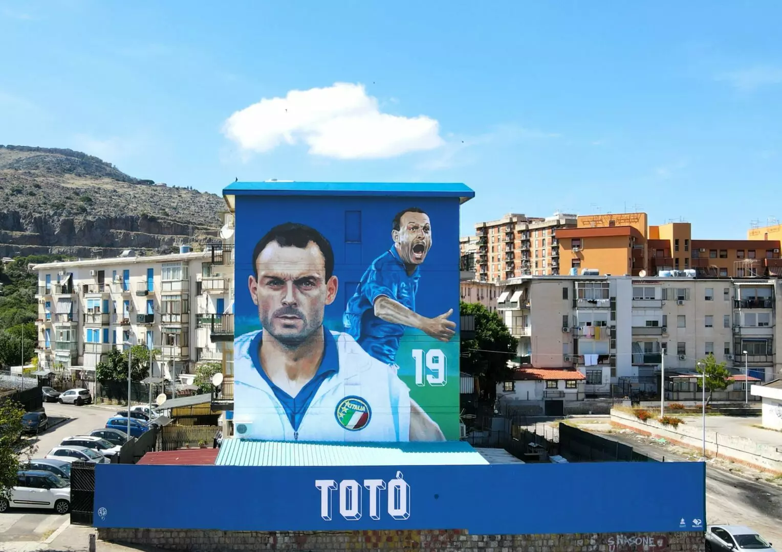 Al Cep di Palermo il murale di Scalisi Palminteri dedicato a Tot&ograve; Schillaci