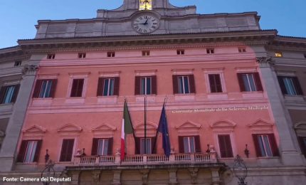 Giornata mondiale Sclerosi multipla, Montecitorio si illumina di rosso