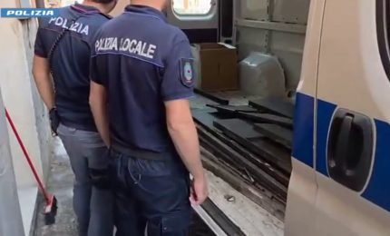 La Polizia scopre una "drug room" a Catania, scattano quattro denunce