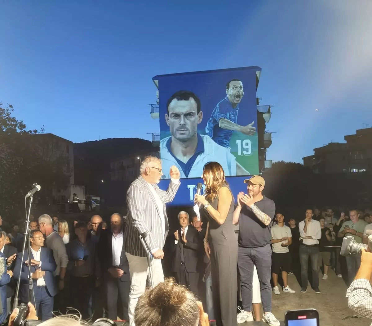 A Palermo un murale dedicato a Tot&ograve; Schillaci, si affaccia sul campo da calcio del Cep