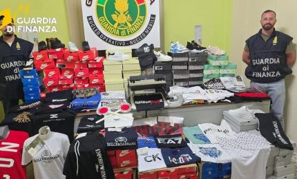 Sequestrati 3.000 articoli contraffatti a Caltanissetta, 2 denunciati