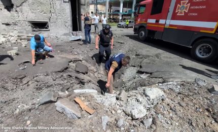 Bombe sulla citt&agrave; ucraina di Kharkiv, tra i feriti anche bambini