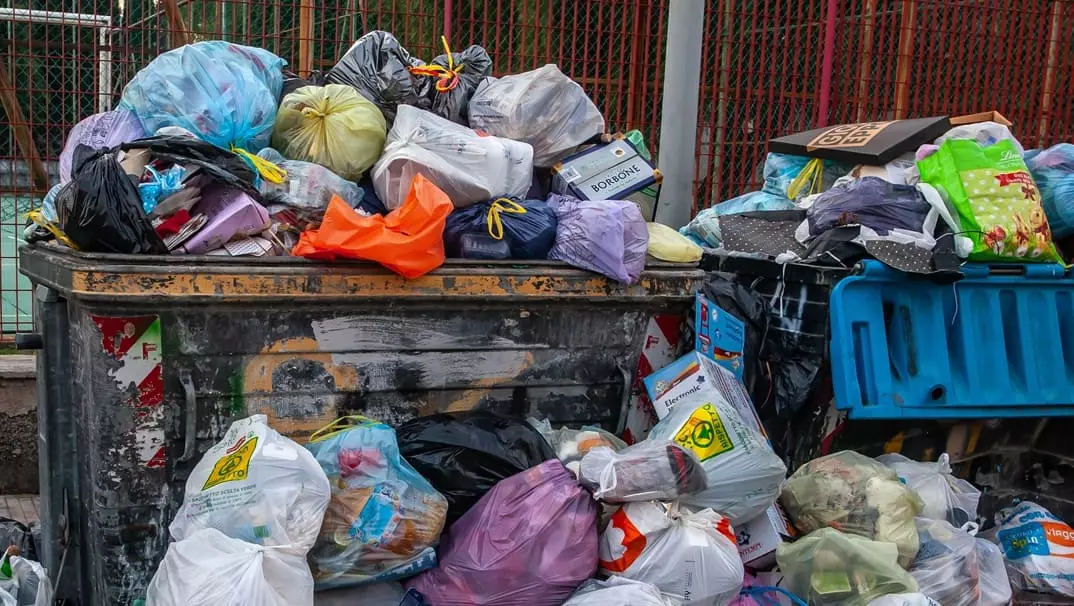 Palermo, esposto della RAP per denunciare l&rsquo;abbandono selvaggio di rifiuti nel centro storico