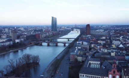 Bce, la politica monetaria terr&agrave; conto di rischi e incertezza