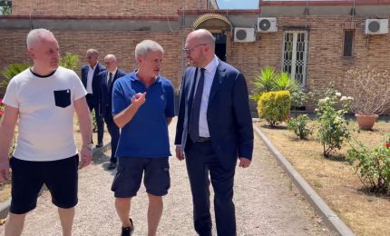 Fontana visita il carcere di Rebibbia e incontra Alemanno