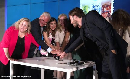 Un francobollo celebra i 125 anni di Bayer in Italia